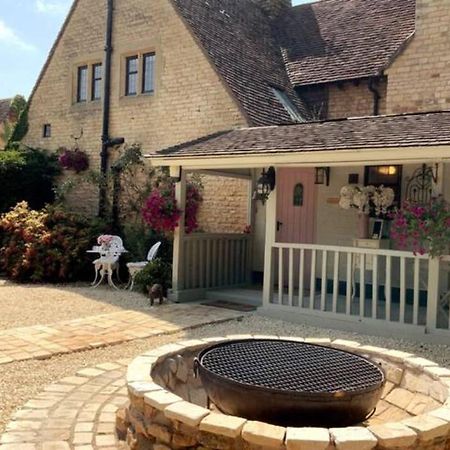 Piglet Lodge Pebworth Exterior photo